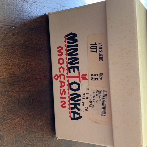 Minnetonka Moccasin Tan Suede 5.5 - Picture 4 of 5